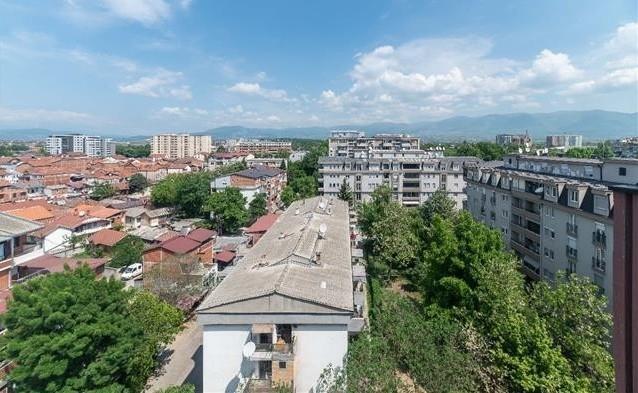 Romantika e Çairit e ndarë mes krimit dhe politikës
