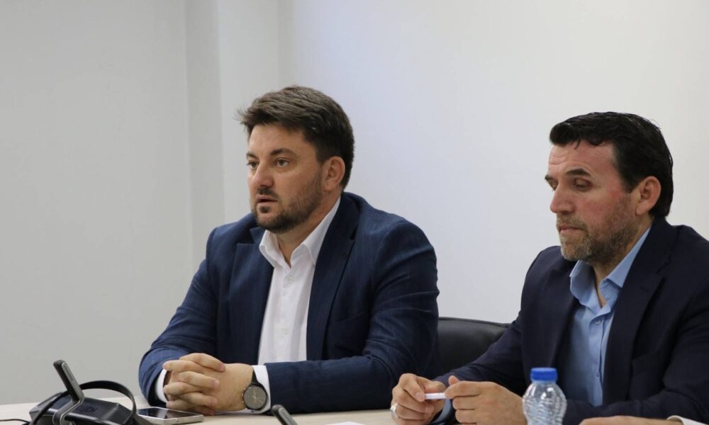 Ilas Veseli nga AKI zgjedhet kryetar i këshillit komunal në Saraj