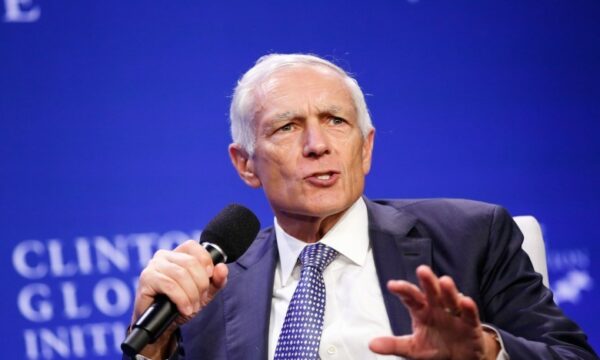 Wesley Clark sot nis dëshminë në Hagë  dëshmitari i fundit i mbrojtjes së Hashim Thaçit