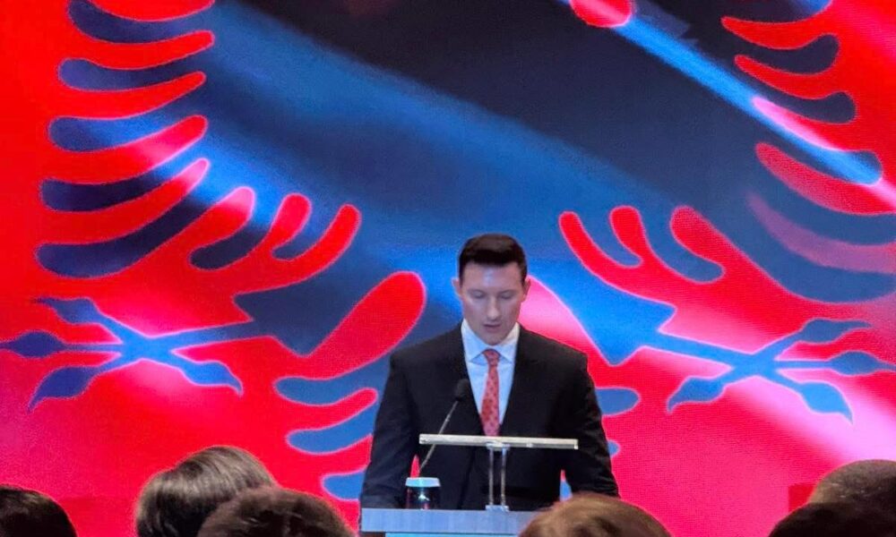 Ambasadori Meidani me mesazh të fortë nga Manastiri