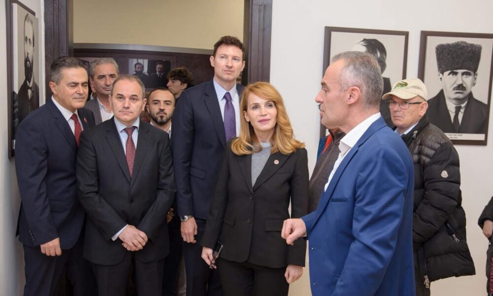 Dita e Alfabetit  Zëvendës Ministrja Premti në Manastir  Gjuha shqipe  urë që na lidh e bashkon 23 Nëntor 2025