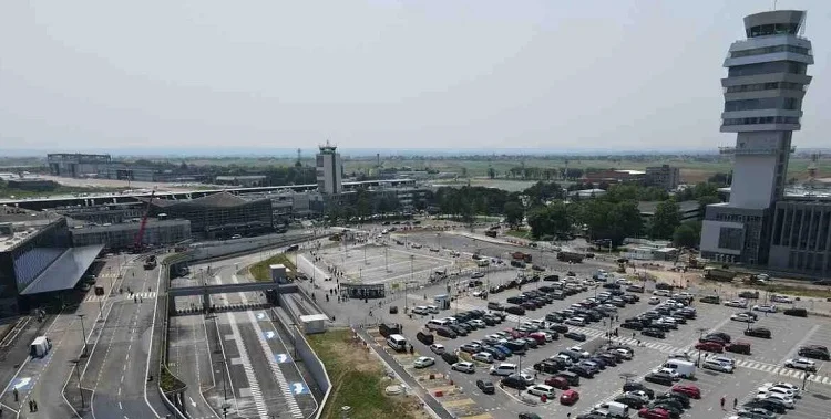 Shtetasi i Maqedonisë ndërron jetë në aeroplanin e linjës Çikago Beograd