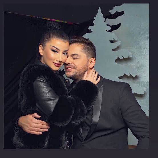  Ndërrove jetë në krahët e mi  Nuk prite ta dëgjoje Roelin duke thirrur babi    Selvije Jao prononcohet pas vdekjes së Shpat Kasapit