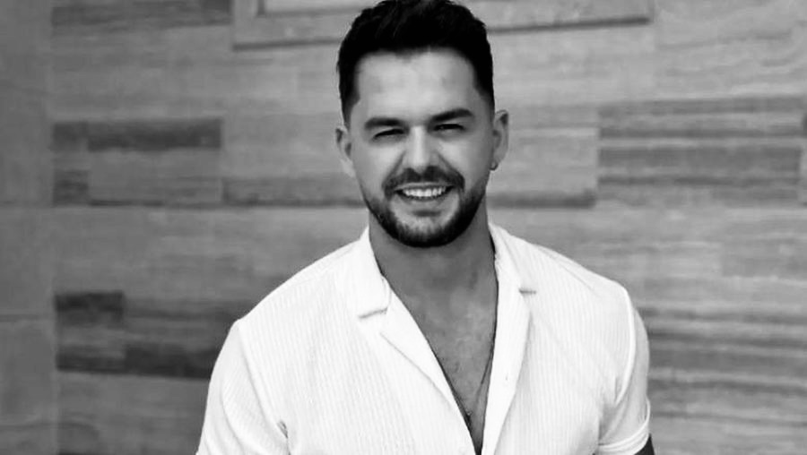 Nis ceremonia mortore në ndër të këngëtarit Shpat Kasapi në Pallatin e Kulturës në Tetovë  Foto 