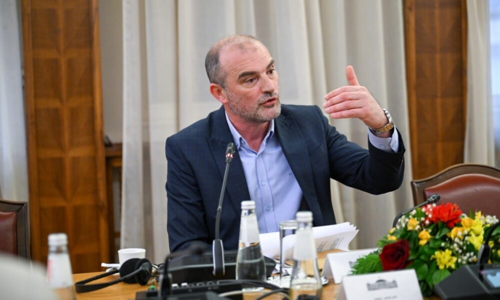 Snopçe godet Mickovskin  Po shkel ligjin  vullnetin e qytetarëve dhe Kushtetutën me  poverenikun  në Gostivar