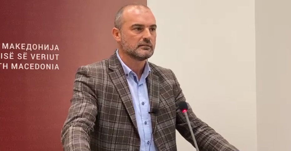 Snopçe  Standard i dyfishtë  Mickoski kritikon komunat  por anashkalon 40 mijë shkeljet e ligjit nga MPB ja