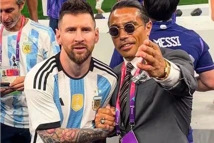  Historia  e zyrtarit që e lejoi Salt Baen në festën me Messin