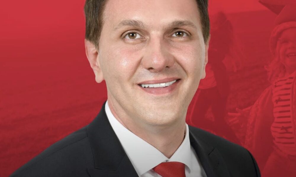 Isen Shabani uron komunitetin turk për Ditën e Arsimit në Gjuhën Turke