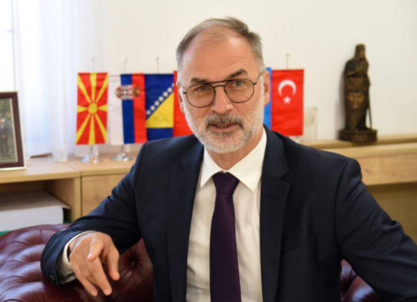 Skandal në Ministrinë për Marrëdhënie Ndërmjet Bashkësive  Stoilkoviqi largon shtatë shqiptarë nga puna