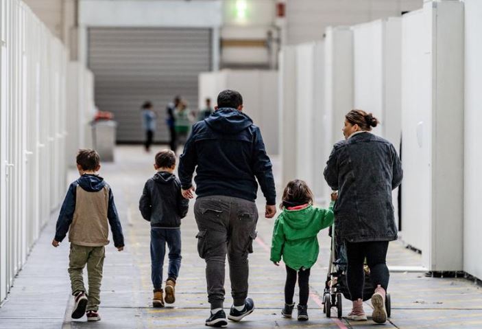 Shqiptarët aplikuesit kryesorë për bashkimet familjare në Gjermani  DW  Përfituan rreth 11 500 persona