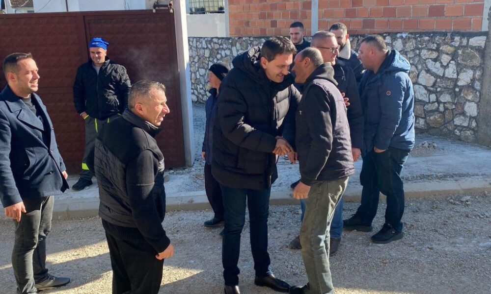 Isen Shabani publikon pamje nga Gradeci  Atë që kemi premtuar po bëhet 