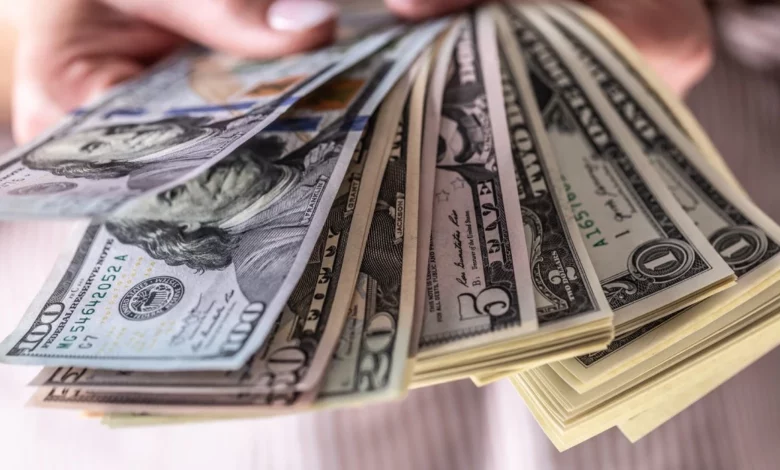 Gruaja blen biletën e gabuar të lotarisë  por fiton një shumë të madhe parash