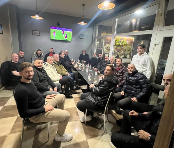 Banorët e Dobërdollit në mes të natës presin Isen Shabanin  dita po afron përgjigja nuk vonon 