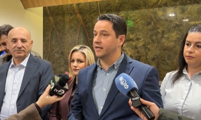 Valbon Limani merr mandatin si kryetari i Gostivarit  Zotohem para Zotit dhe para jush se do të punojë me nder  VIDEO 