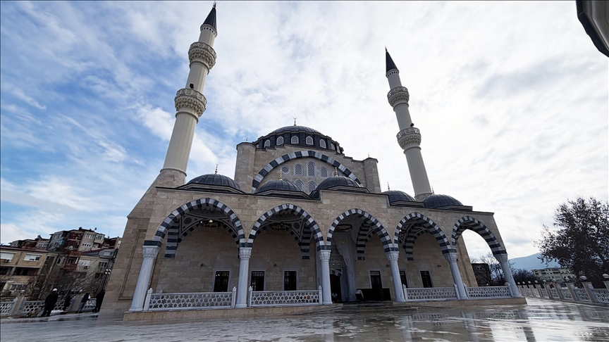 Xhamia më e madhe në Maqedoninë e Veriut  e ndërtuar me mbështetjen e Turqisë  është gati për Ramazan