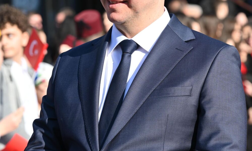 Valbon Limani uron 7 Marsin   Mësuesit ndërtojnë vlerat më të mira të diturisë dhe karakterit 