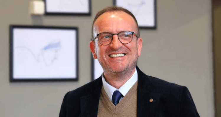 Taravari uron 7 Marsin  Secili profesion tjetër fillon nga duart e tyre 