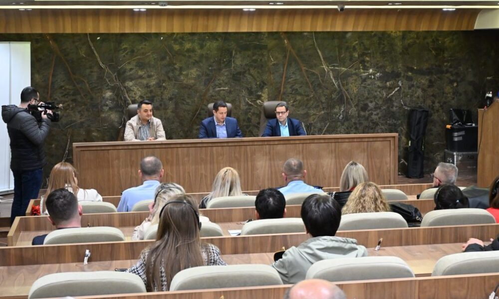 Kryetari Valbon Limani mblodhi Këshillin Lokal për Preventivë  Në fokus siguria e qytetarëve  dhuna në familje dhe trajtimi i qenve të pastrehë